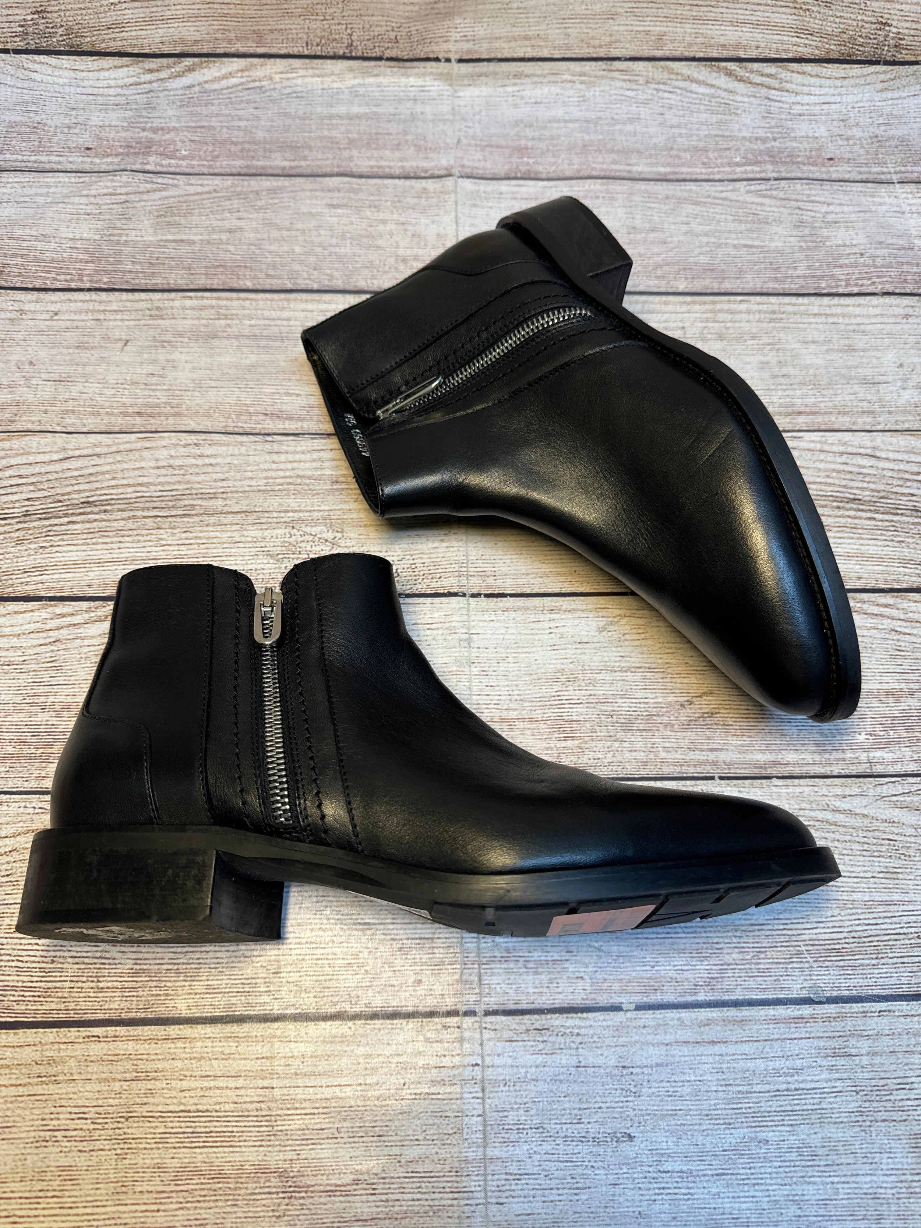 Boots Ankle Flats By Aquatalia In Black, Size: 9
