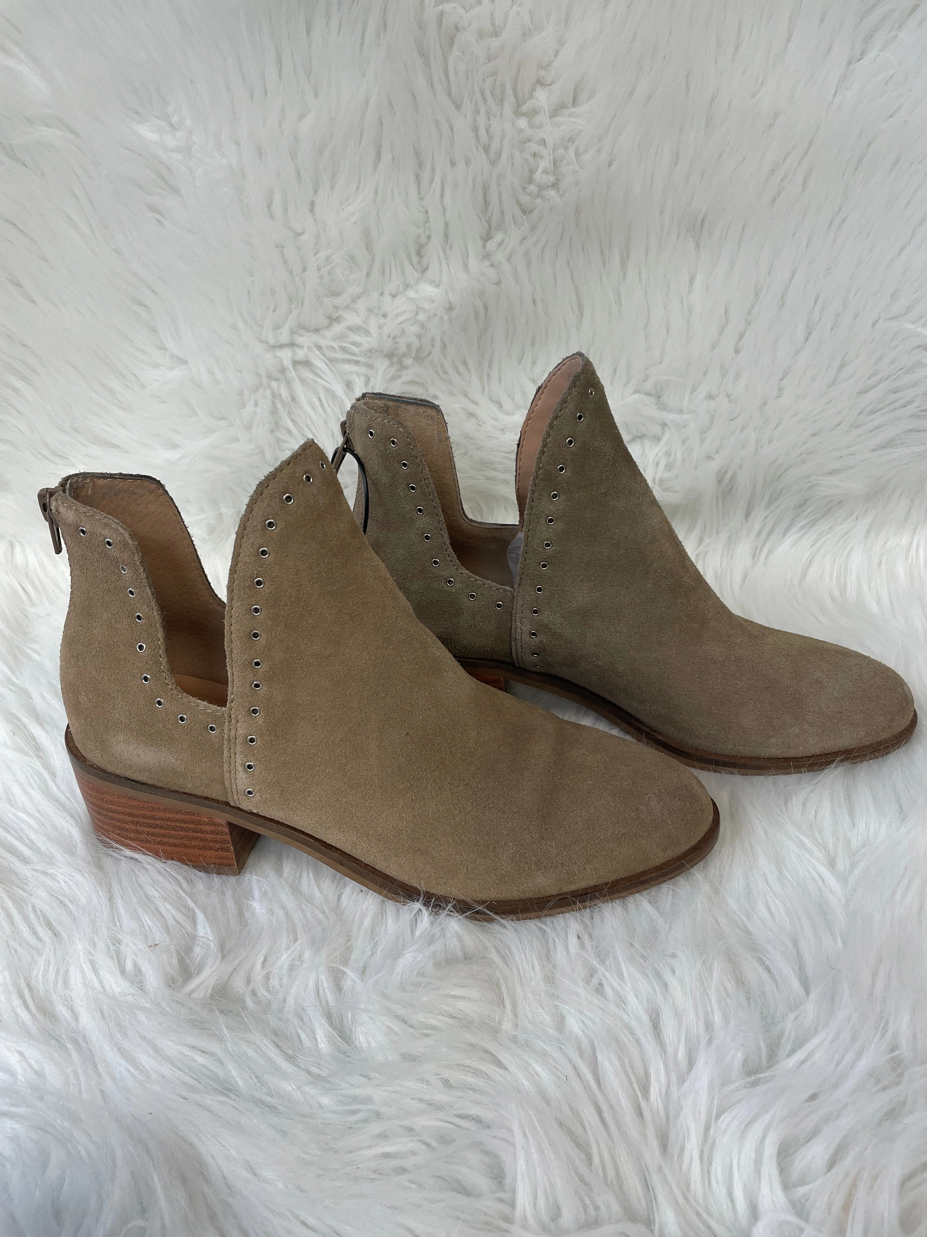Boots Ankle Heels By Chelsea And Violet In Tan, Size: 8