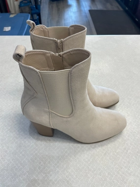 Boots Ankle Heels By Clothes Mentor In Cream, Size: 8