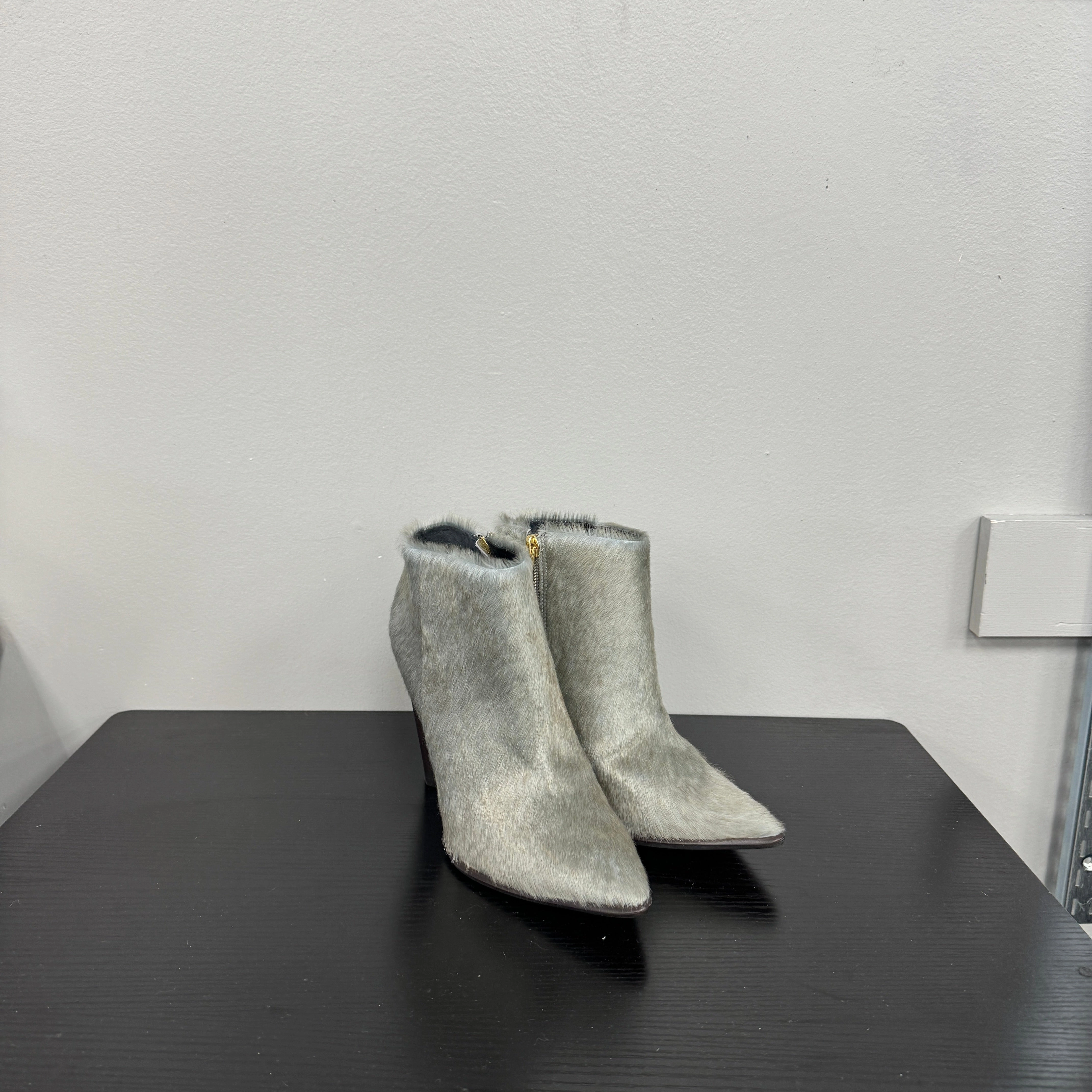 Boots Ankle Heels By Clothes Mentor In Grey, Size: 7