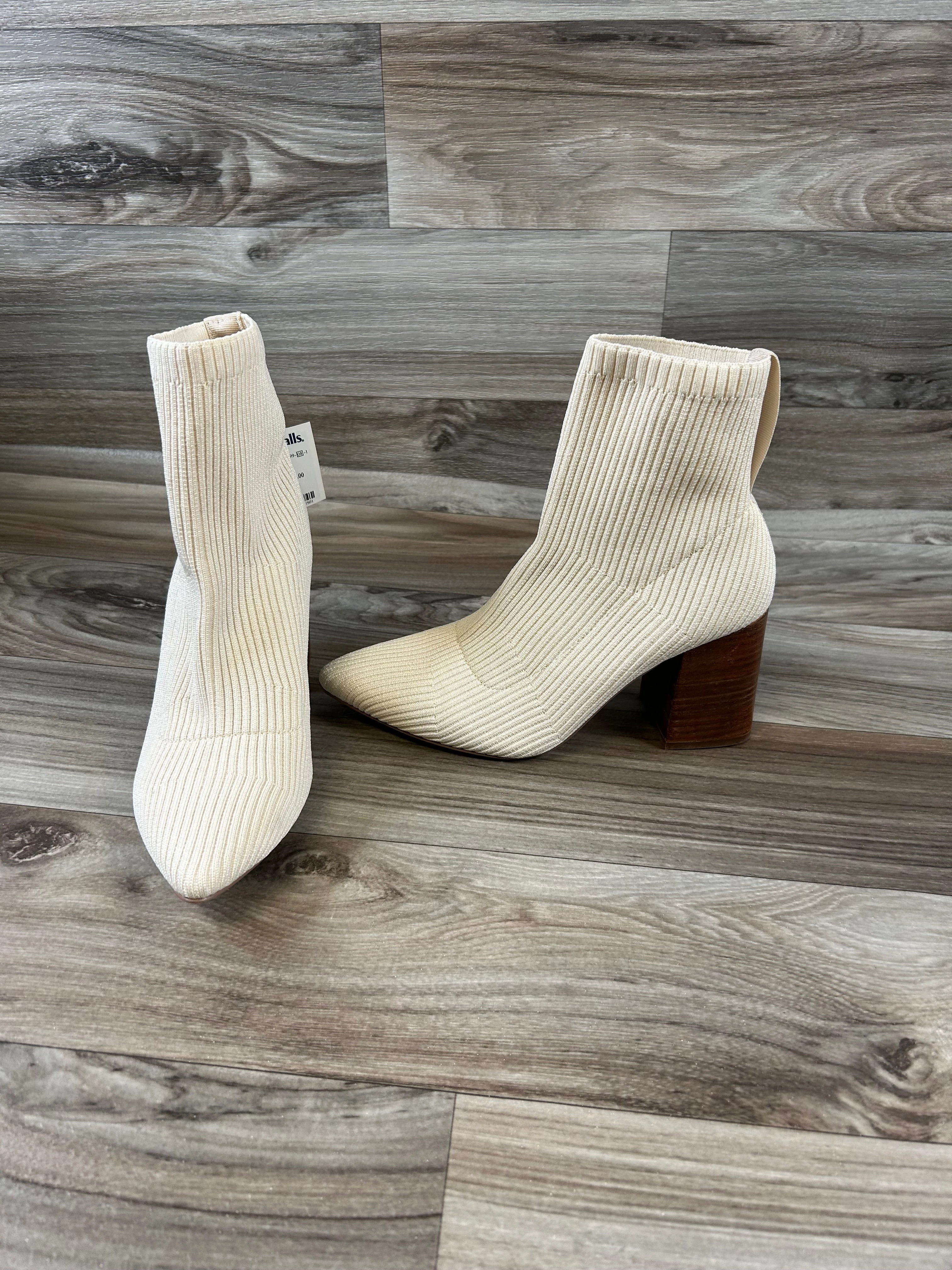 Boots Ankle Heels By Clothes Mentor In Ivory, Size: 7.5