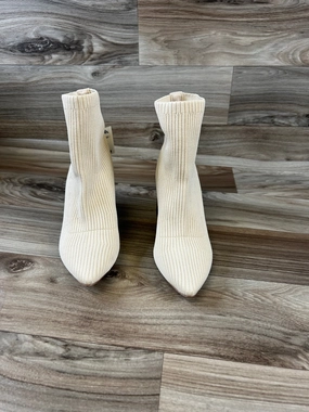 Boots Ankle Heels By Clothes Mentor In Ivory, Size: 7.5