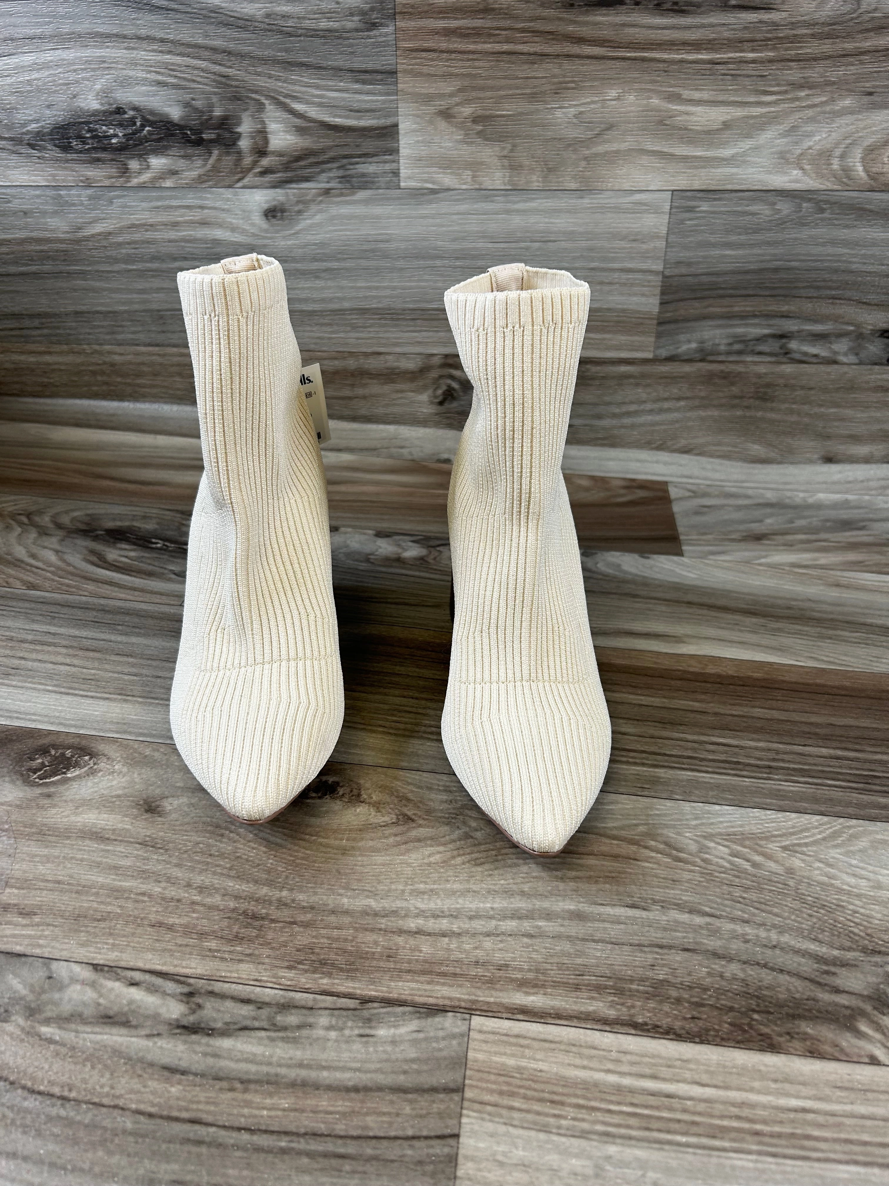 Boots Ankle Heels By Clothes Mentor In Ivory, Size: 7.5