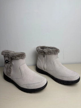 Boots Snow By Khombu In Taupe, Size: 10