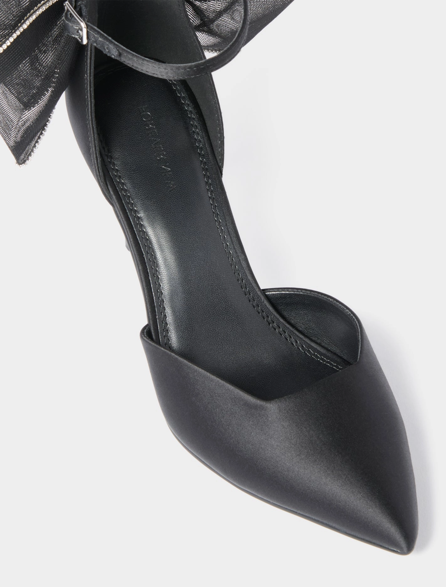 Dana Diamante Bow Court Heel