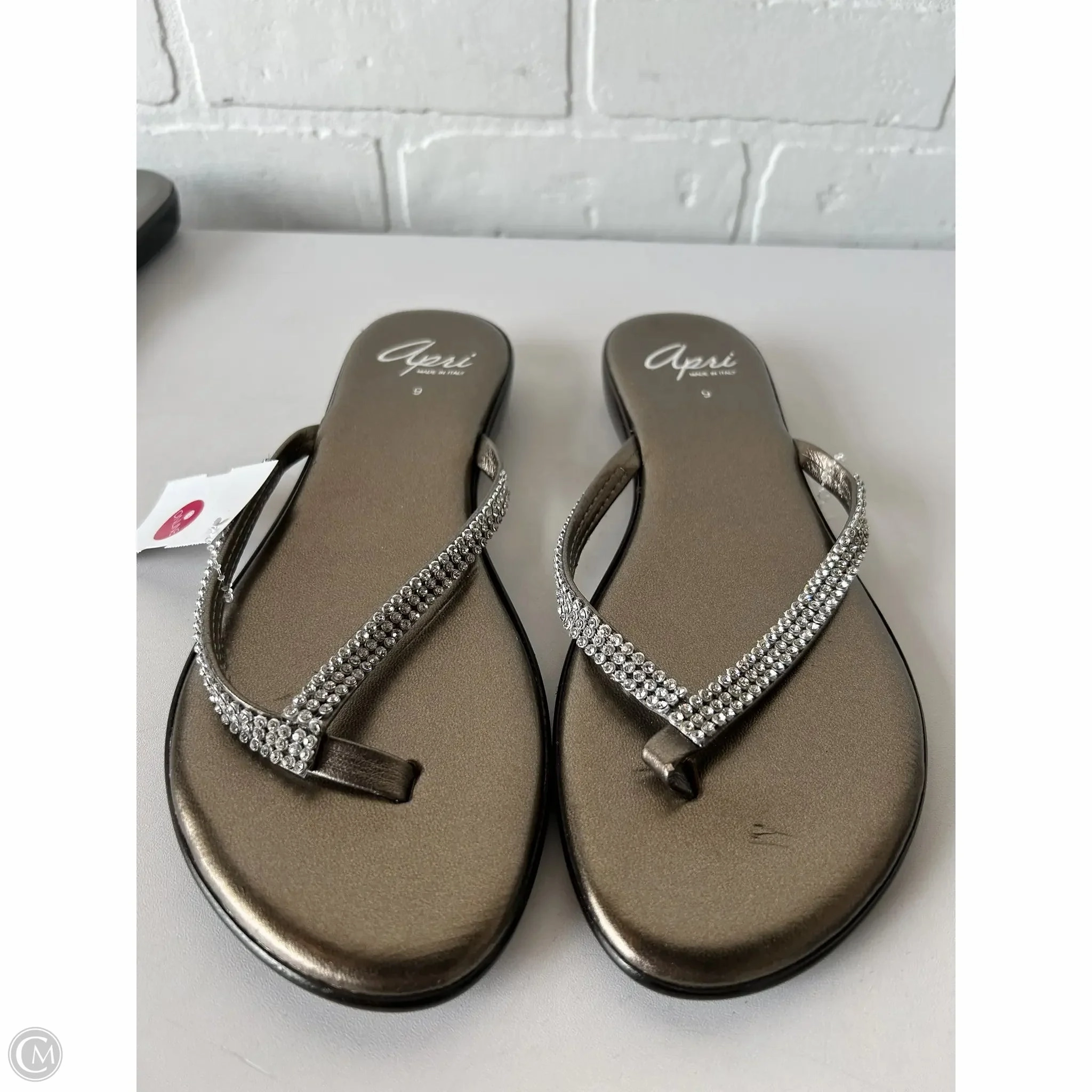 Sandals Flip Flops By  APRI  In Gold, Size: 9