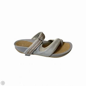 Sandals Flip Flops By Bare Traps In Taupe, Size: 11