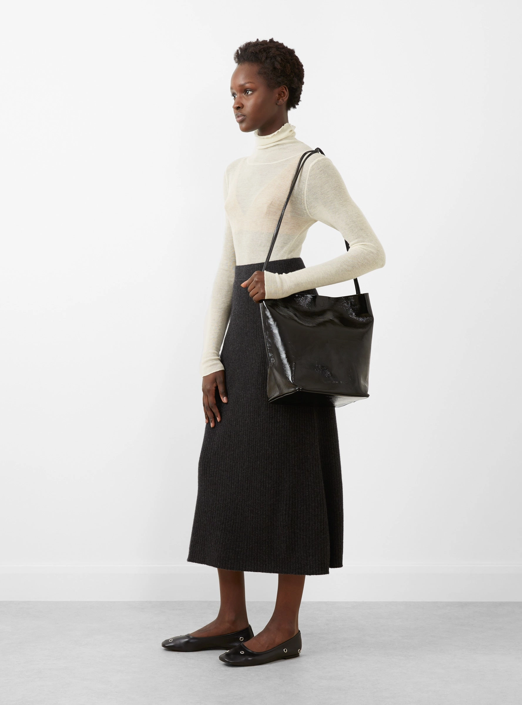 Single Strap Crossbody Glossed Black