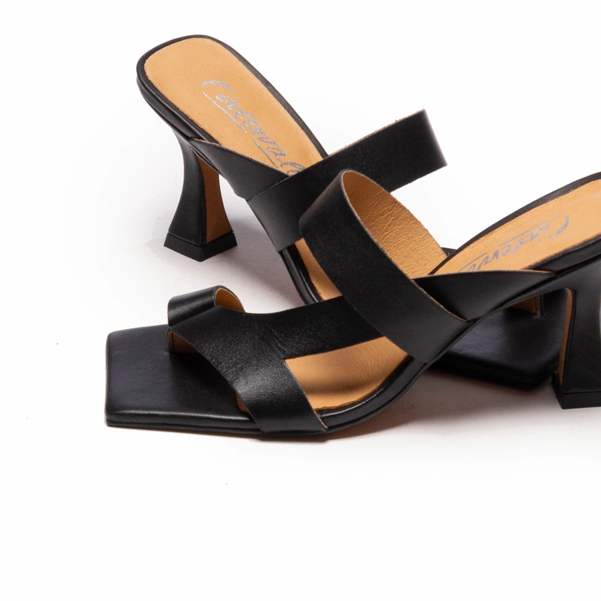 Vica Black Leather